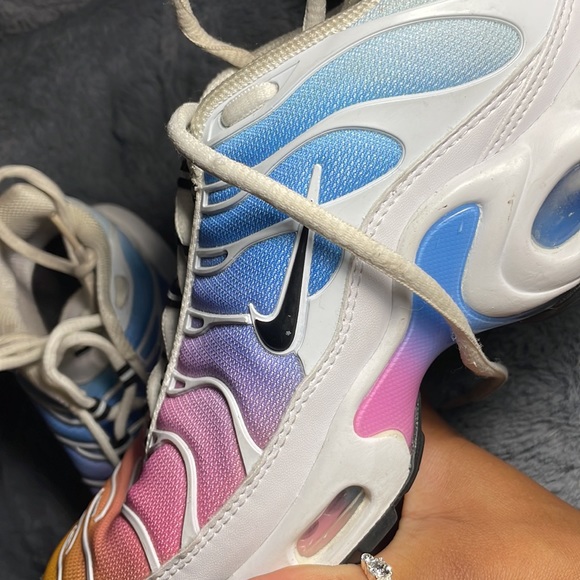 Nike Rainbow Vapor Max. Size 7.5 in Women. Very good for running or style - Picture 4 of 4